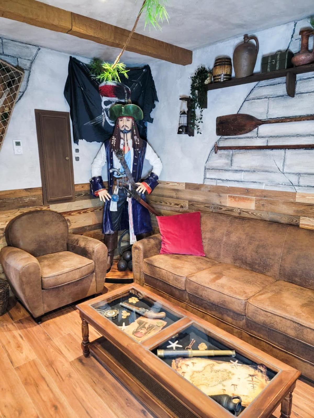 Le Repaire Des Pirates Logement Magique Sainte-Croix-en-Plaine Exterior photo